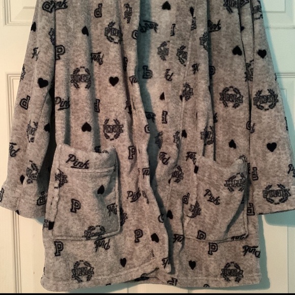 PINK robe - Picture 2 of 3